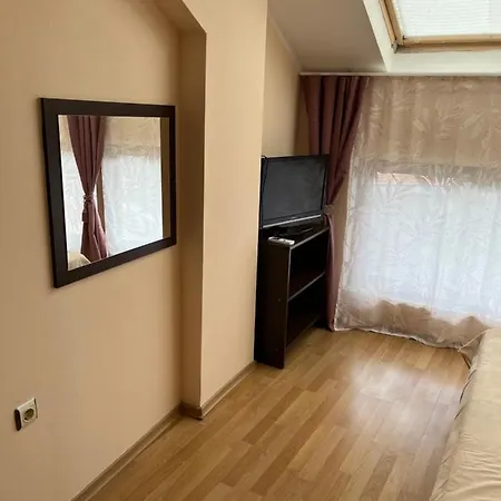 Triumph, Saint Vlas Apartment