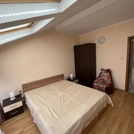 Triumph, Saint Vlas Apartment
